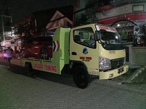 TOWING LOMBOK