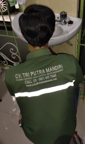 SEDOT WC MAKASSAR