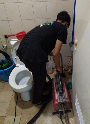 SEDOT WC MAKASSAR