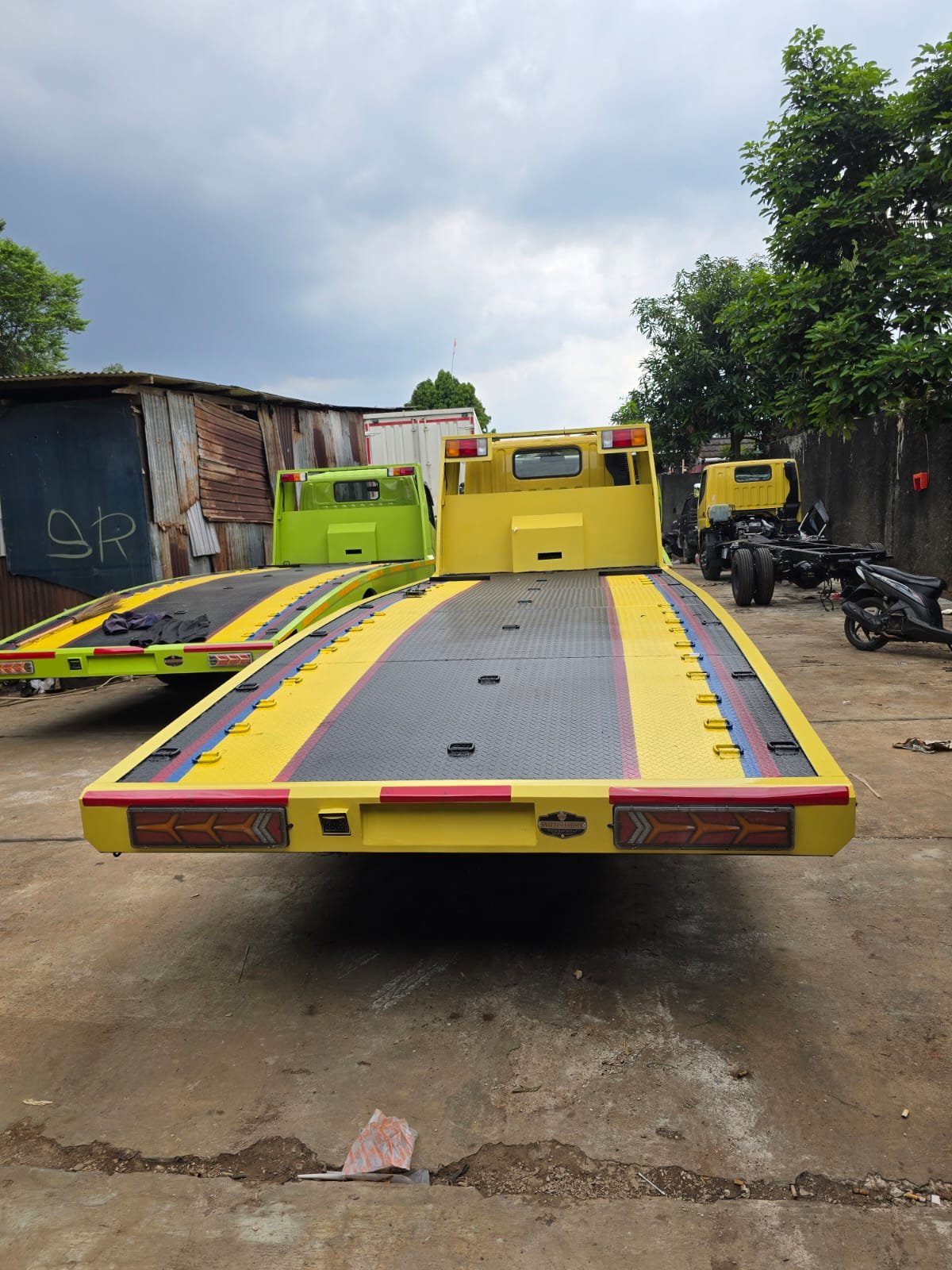 KAROSERI TRUK MOBIL TOWING